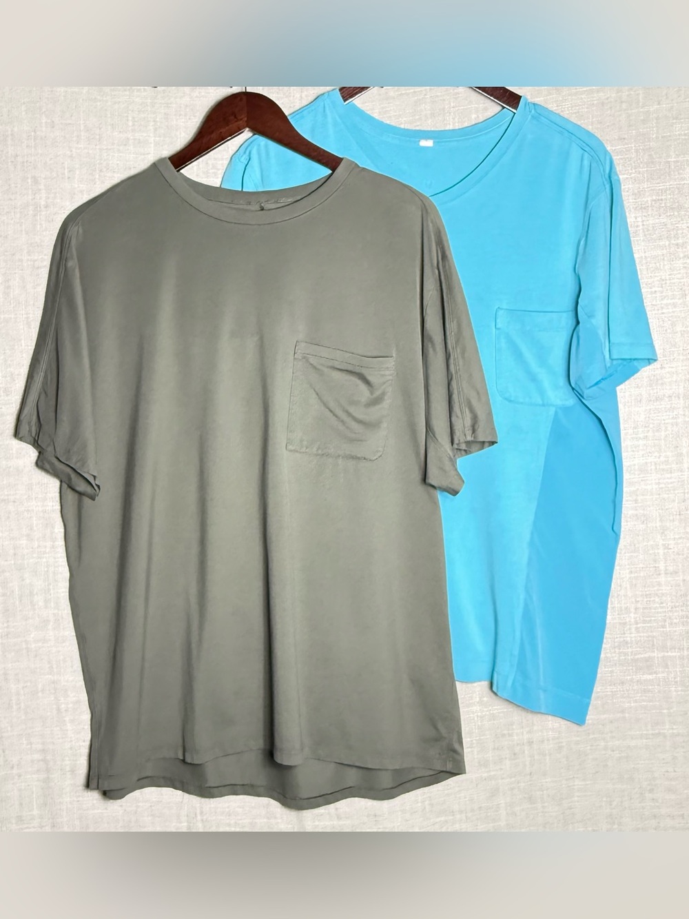Lululemon Athletica Men's Short-Sleeve Pocket Tee — Olive & Aqua Blue